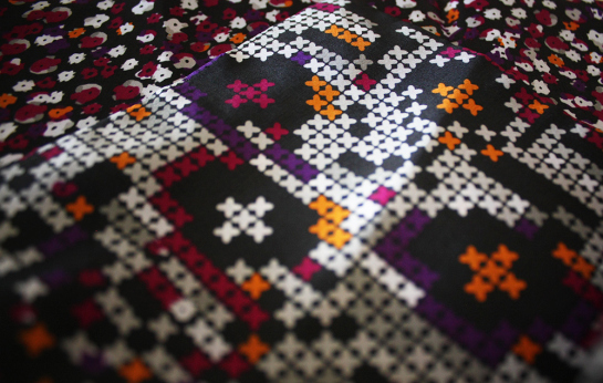 Floral-polyester-pocket-square(close-up)