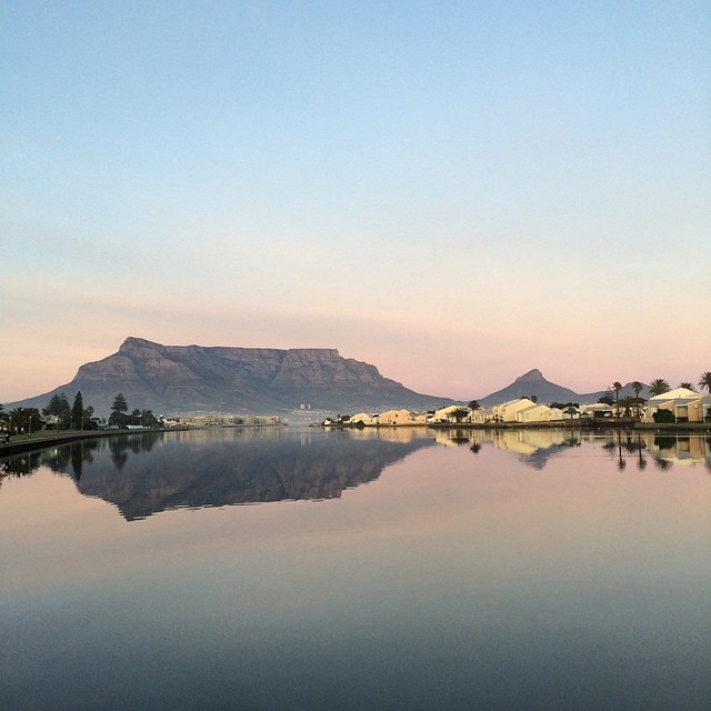 What a beautiful way to start a race! #CapeTown12
Cc @cityofcapetown