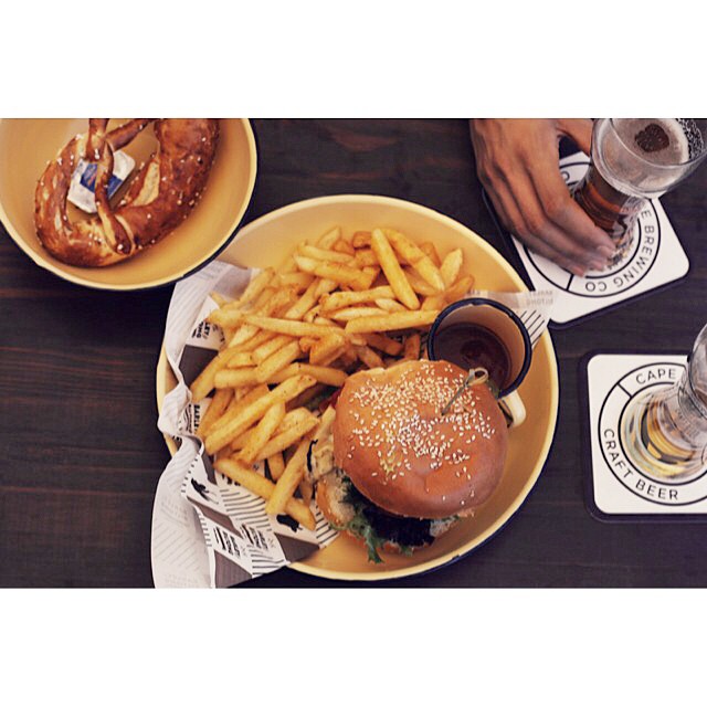 Burgers and beers. My review of #BarleyAndBiltong is up on www.whatmyboyfriendwore.com - this may be CT's best burger. #WMBWEats #WMBWDrinks