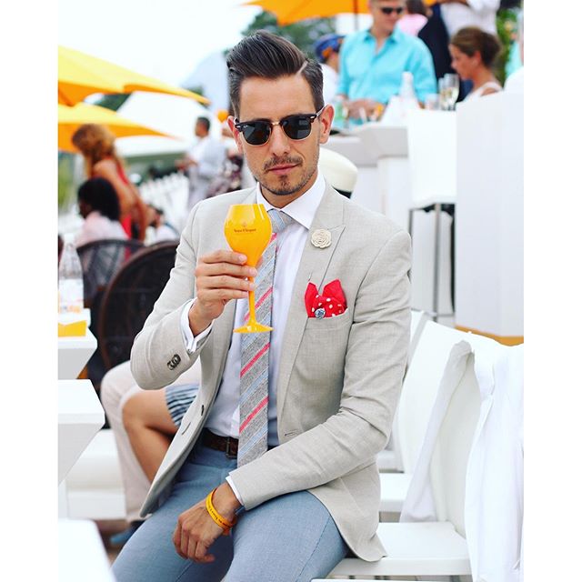 All dressed up and only one place to be!! The #VeuveCliquot Polo. Perfect day for #CliquotInTheSun