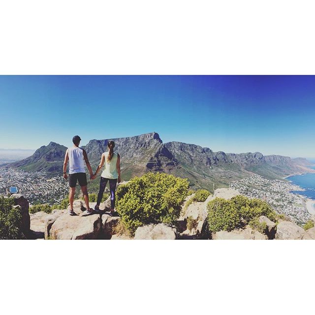 When you ask someone to take a picture of you on top of #LionsHead you don't expect this to be the result!! 😍 An awesome hike up to #CapeTown's best vantage point this morning with @elzaanvdm 👫